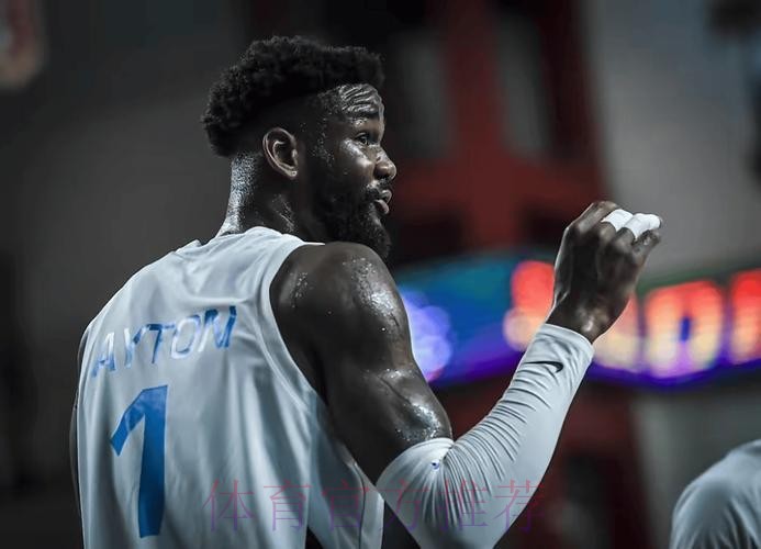 小贾32分+7记三分，艾顿10中10砍25+13，今日最佳你选谁？